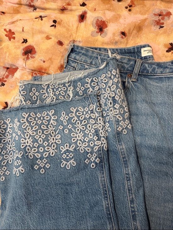 Abercrombie & Fitch Denim - Abercrombie & Fitch Curve Love High Rise 90s Relaxed Embroidered Jeans